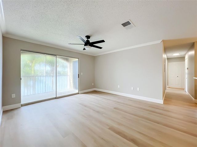 1939 SUMMER CLUB DRIVE 215, Oviedo, FL 32765