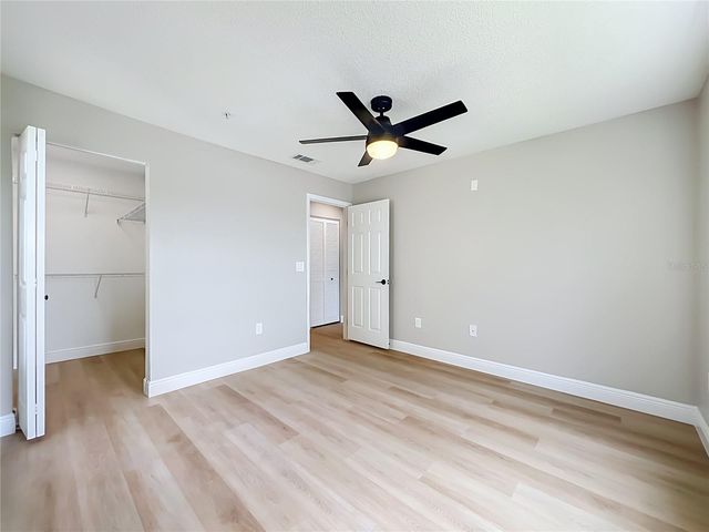 1939 SUMMER CLUB DRIVE 215, Oviedo, FL 32765
