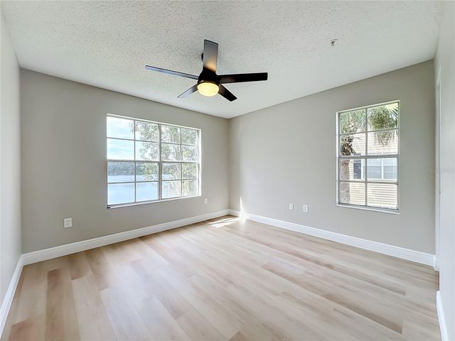 1939 SUMMER CLUB DRIVE 215, Oviedo, FL 32765