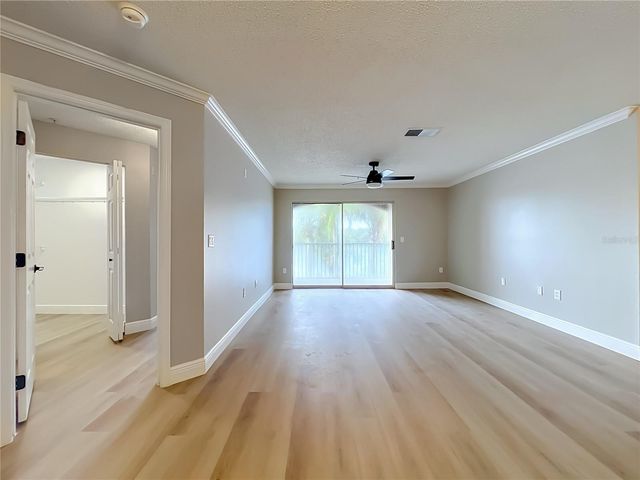 1939 SUMMER CLUB DRIVE 215, Oviedo, FL 32765