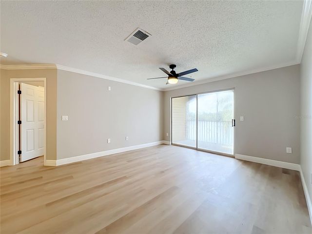 1939 SUMMER CLUB DRIVE 215, Oviedo, FL 32765
