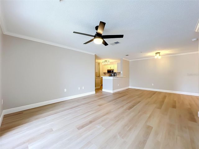 1939 SUMMER CLUB DRIVE 215, Oviedo, FL 32765