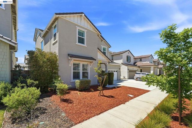 1550 Plumas Dr, Lathrop, CA 95330