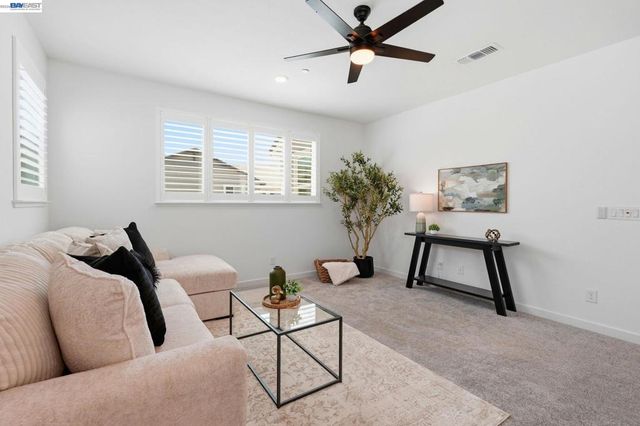 1550 Plumas Dr, Lathrop, CA 95330