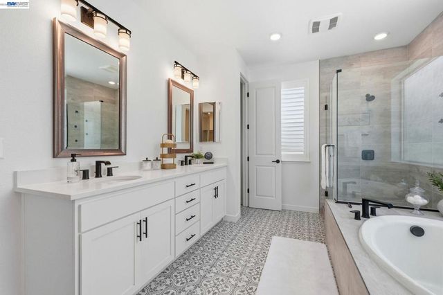 1550 Plumas Dr, Lathrop, CA 95330