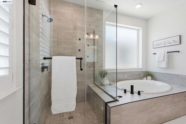 1550 Plumas Dr, Lathrop, CA 95330