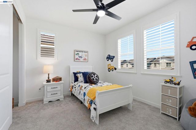 1550 Plumas Dr, Lathrop, CA 95330
