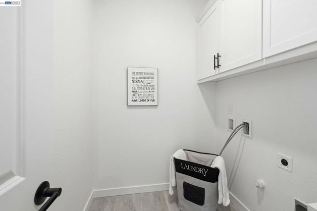 1550 Plumas Dr, Lathrop, CA 95330