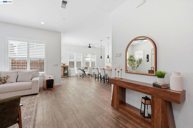 1550 Plumas Dr, Lathrop, CA 95330