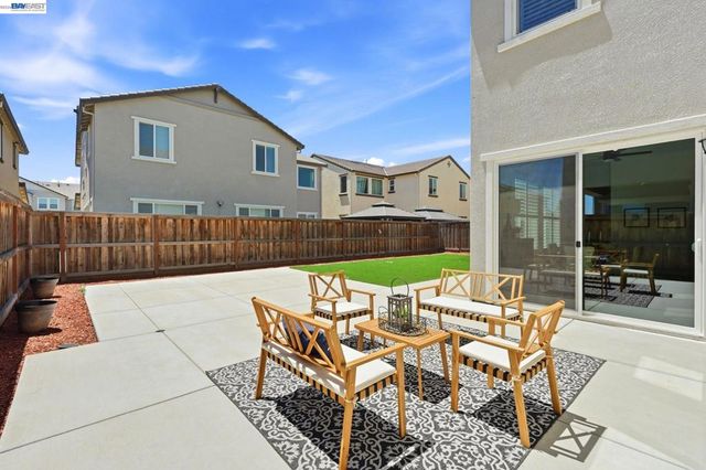 1550 Plumas Dr, Lathrop, CA 95330