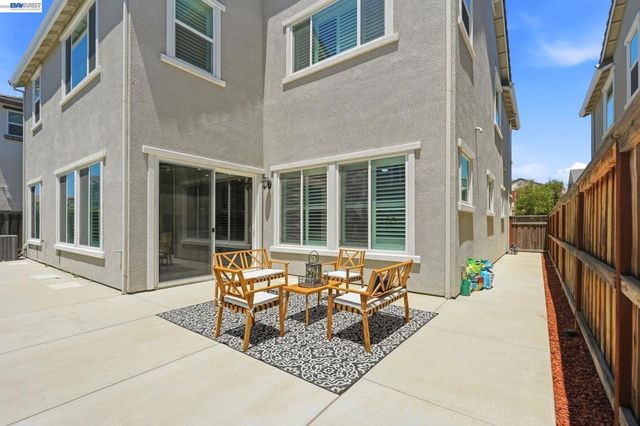 1550 Plumas Dr, Lathrop, CA 95330