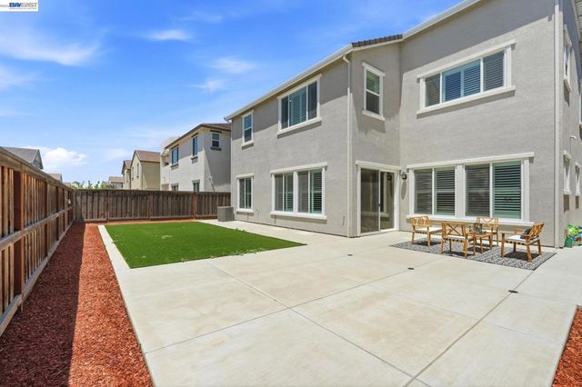 1550 Plumas Dr, Lathrop, CA 95330