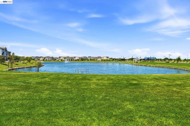 1550 Plumas Dr, Lathrop, CA 95330