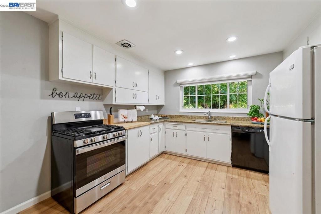 Image 15 of property listing at 168 Albatross Avenue, Livermore, CA 94550