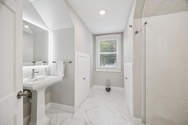 2420 Nottingham Street, Houston, TX 77005