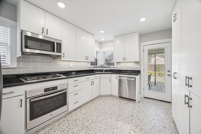 2420 Nottingham Street, Houston, TX 77005