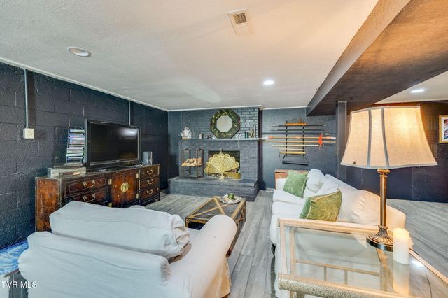 2040 Warrensburg Road, Greeneville, TN 37743