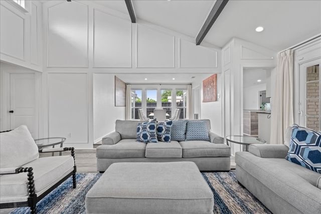 3925 Greenhills Court W, Irving, TX 75038