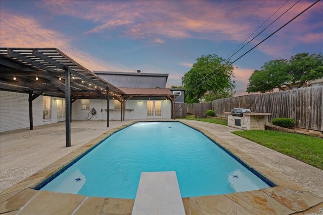 3925 Greenhills Court W, Irving, TX 75038