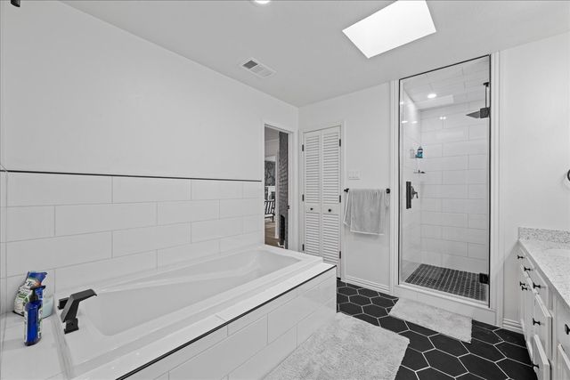 3925 Greenhills Court W, Irving, TX 75038