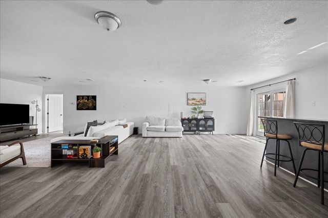 3925 Greenhills Court W, Irving, TX 75038