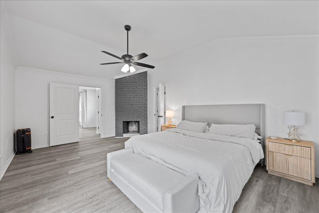 3925 Greenhills Court W, Irving, TX 75038