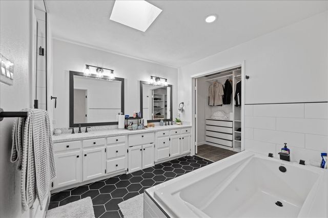 3925 Greenhills Court W, Irving, TX 75038