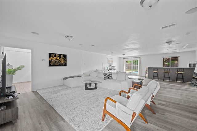 3925 Greenhills Court W, Irving, TX 75038