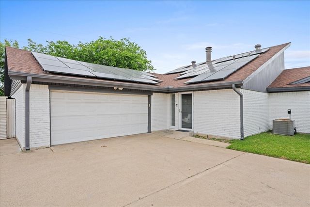 3925 Greenhills Court W, Irving, TX 75038