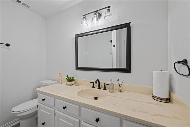 3925 Greenhills Court W, Irving, TX 75038