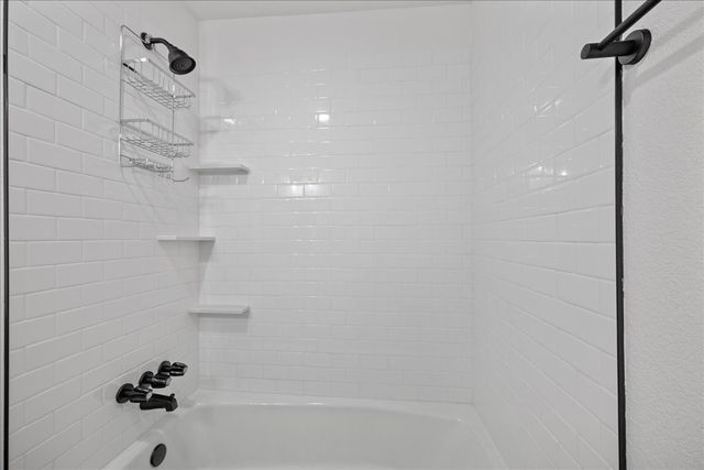 3925 Greenhills Court W, Irving, TX 75038