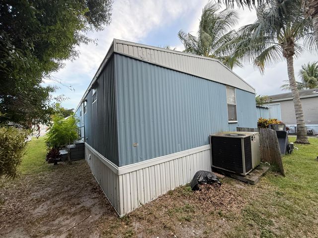 2207 NW 14th Avenue lot 528, Boynton Beach, FL 33436