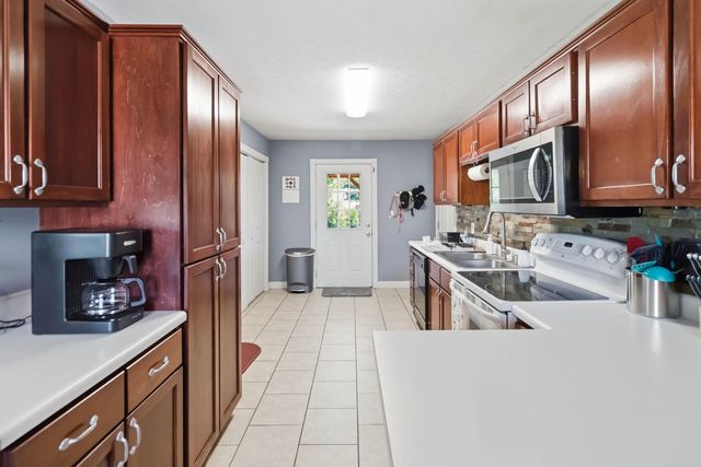 104 Canterbury Drive, Science Hill, KY 42553