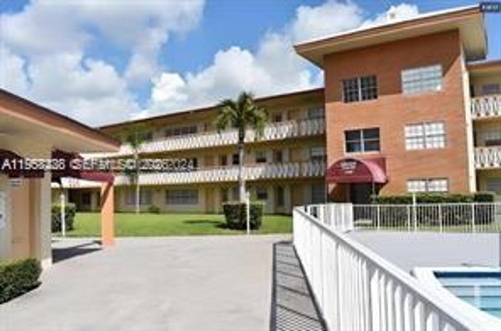 1885 NE 121st St 16, North Miami, FL 33181