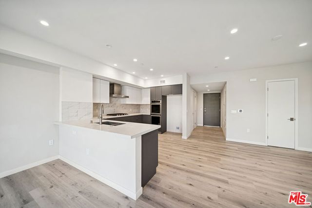 1051 S Corning Street 501, Los Angeles, CA 90035