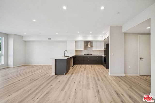 1051 S Corning Street 501, Los Angeles, CA 90035