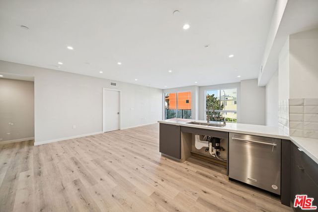 1051 S Corning Street 501, Los Angeles, CA 90035