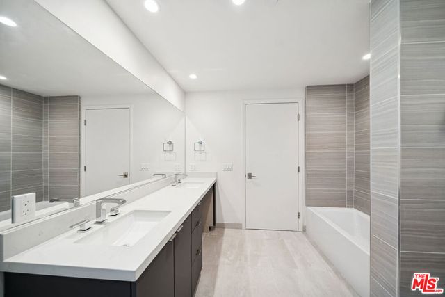 1051 S Corning Street 501, Los Angeles, CA 90035