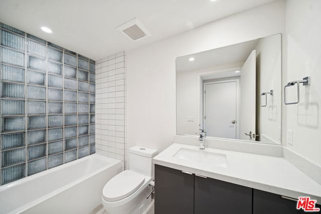 1051 S Corning Street 501, Los Angeles, CA 90035