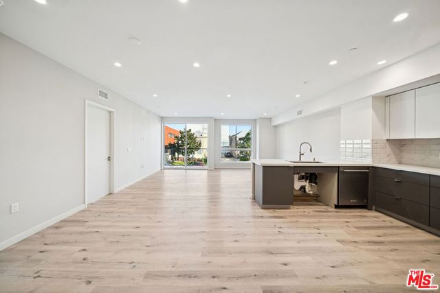 1051 S Corning Street 501, Los Angeles, CA 90035