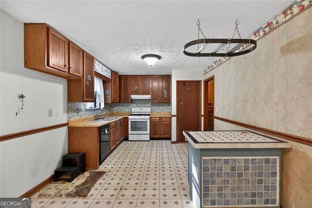 218 Quail Hollow Drive, Dallas, GA 30157