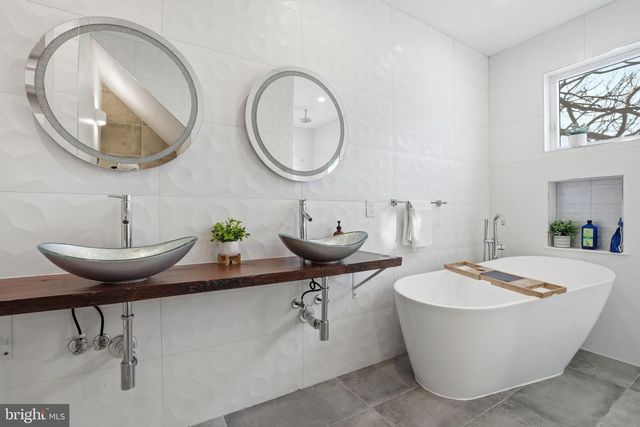 1514 S BAMBREY ST, Philadelphia, PA 19146