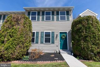 10 FIDDLER DR #5, New Oxford, PA 17350