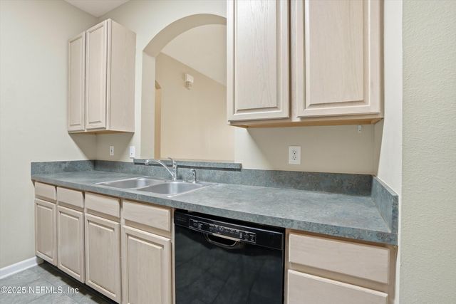 10550 BAYMEADOWS Road 130, Jacksonville, FL 32256