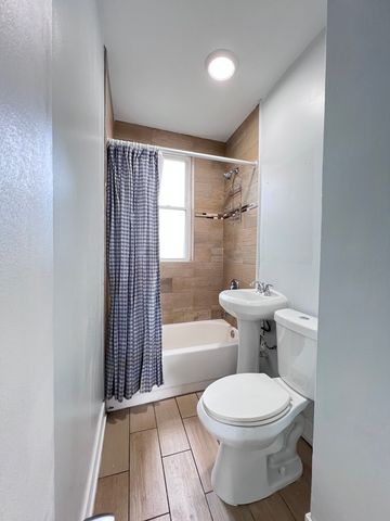 8856 S Lowe Avenue 2R, Chicago, IL 60620