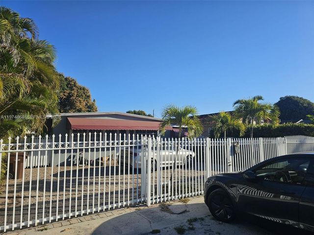 183 E 44th St, Hialeah, FL 33013