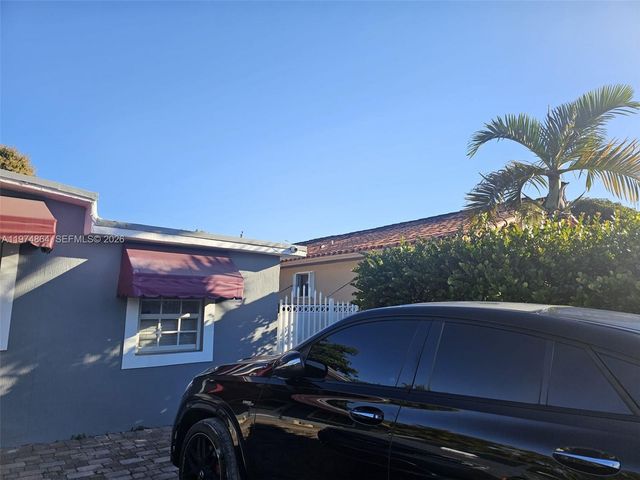 183 E 44th St, Hialeah, FL 33013