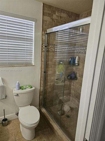 183 E 44th St, Hialeah, FL 33013