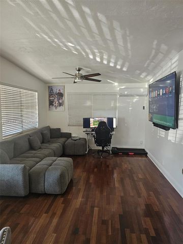 183 E 44th St, Hialeah, FL 33013