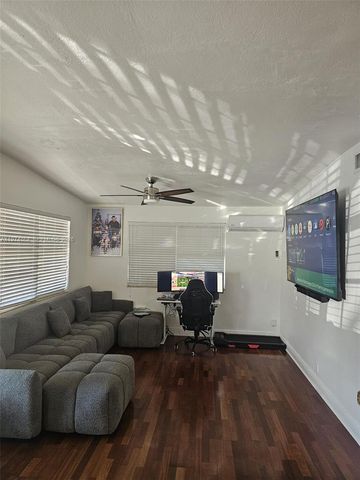 183 E 44th St, Hialeah, FL 33013